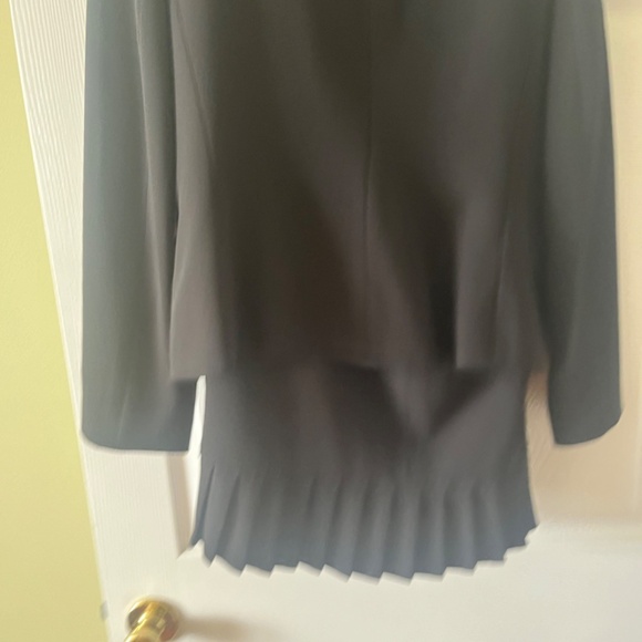 Women’s black suit - Picture 2 of 2